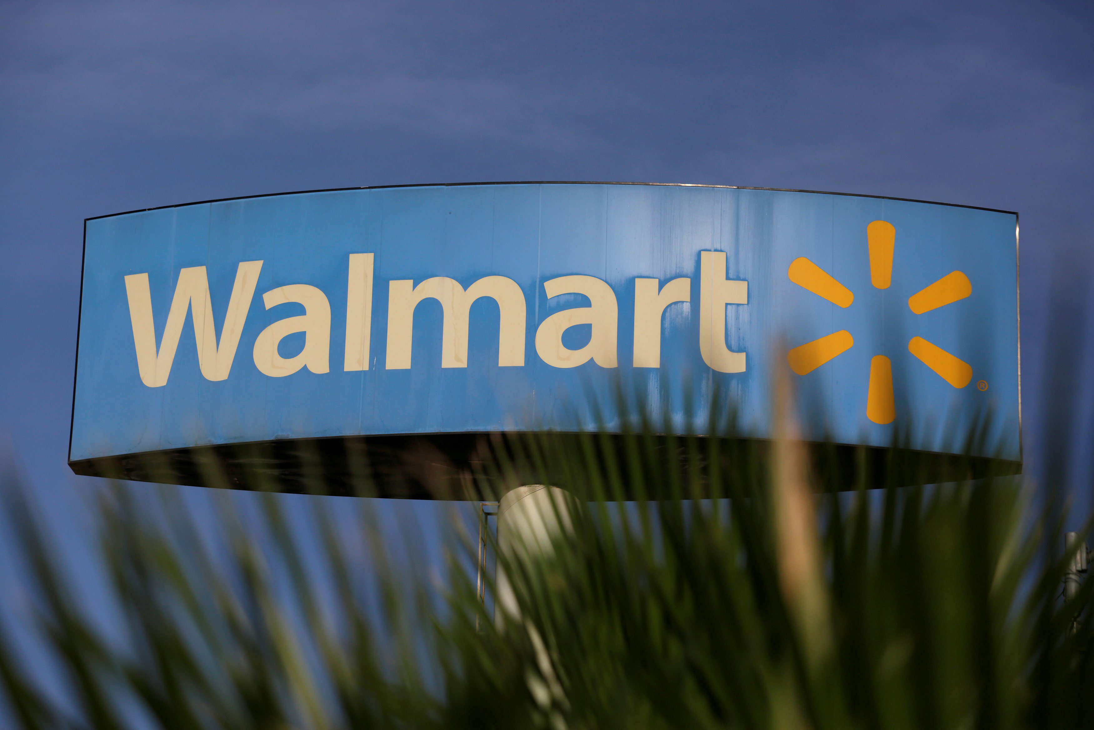 Walmart raises minimum wage, announces bonus, closure of 10 of Sam’s
