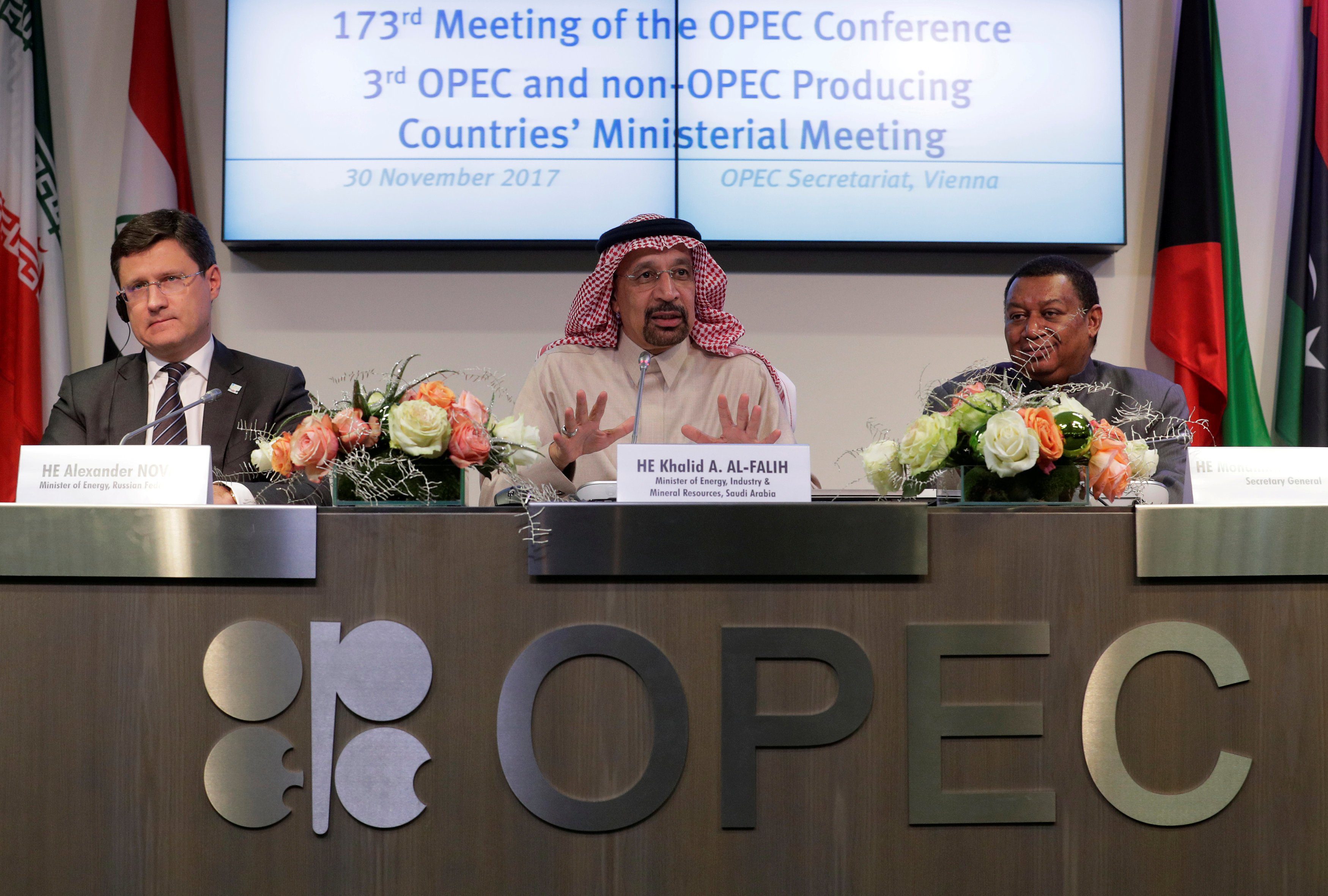 FILE PHOTO: Russian Energy Minister Novak, Saudi Arabia’s Oil Minister al-Falih and OPEC Secretary General Barkindo address a news conference after an OPEC meeting in Vienna
