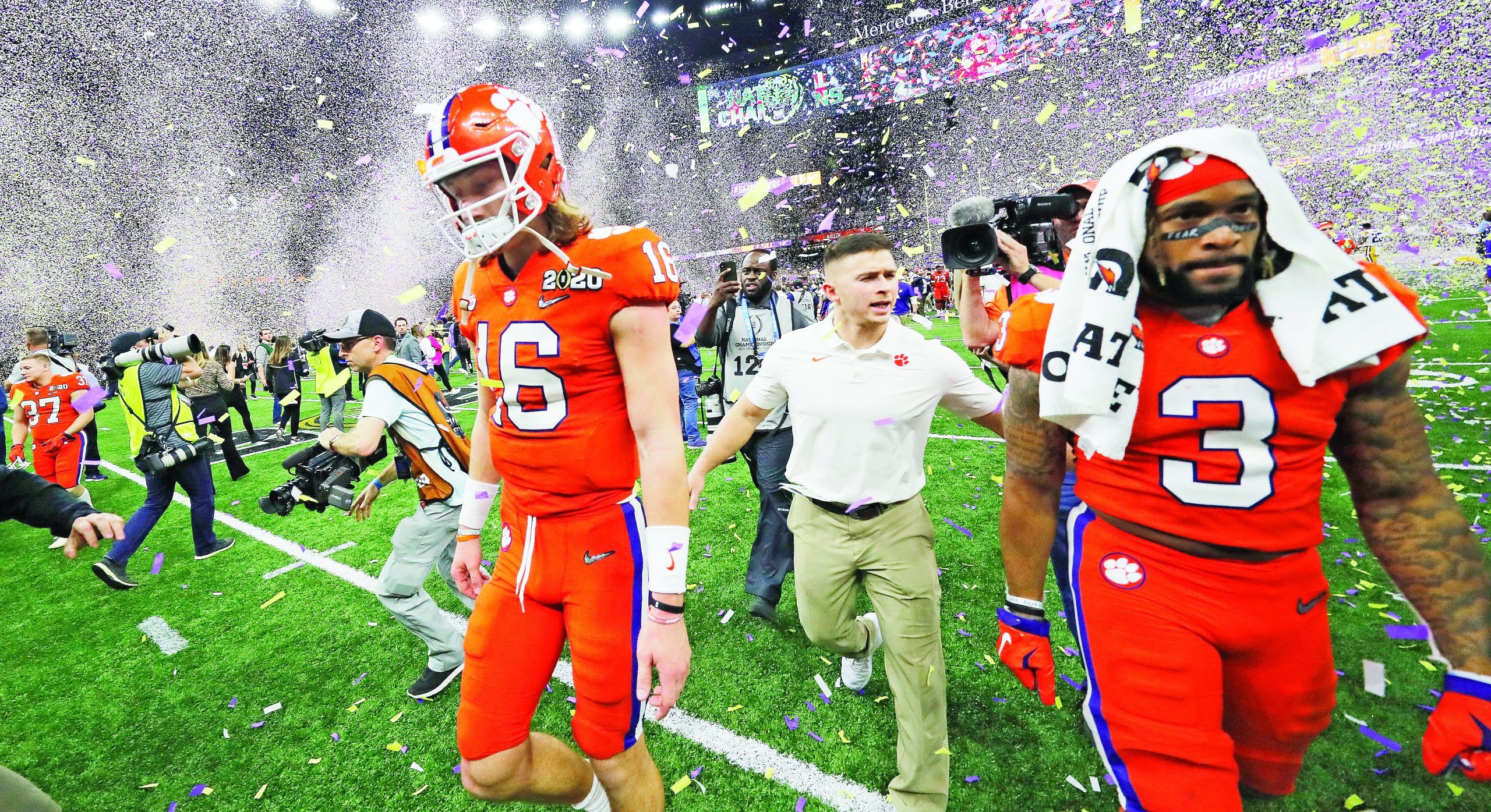 Trevor Lawrence throws 3 TD passes, No. 1 Clemson rolls