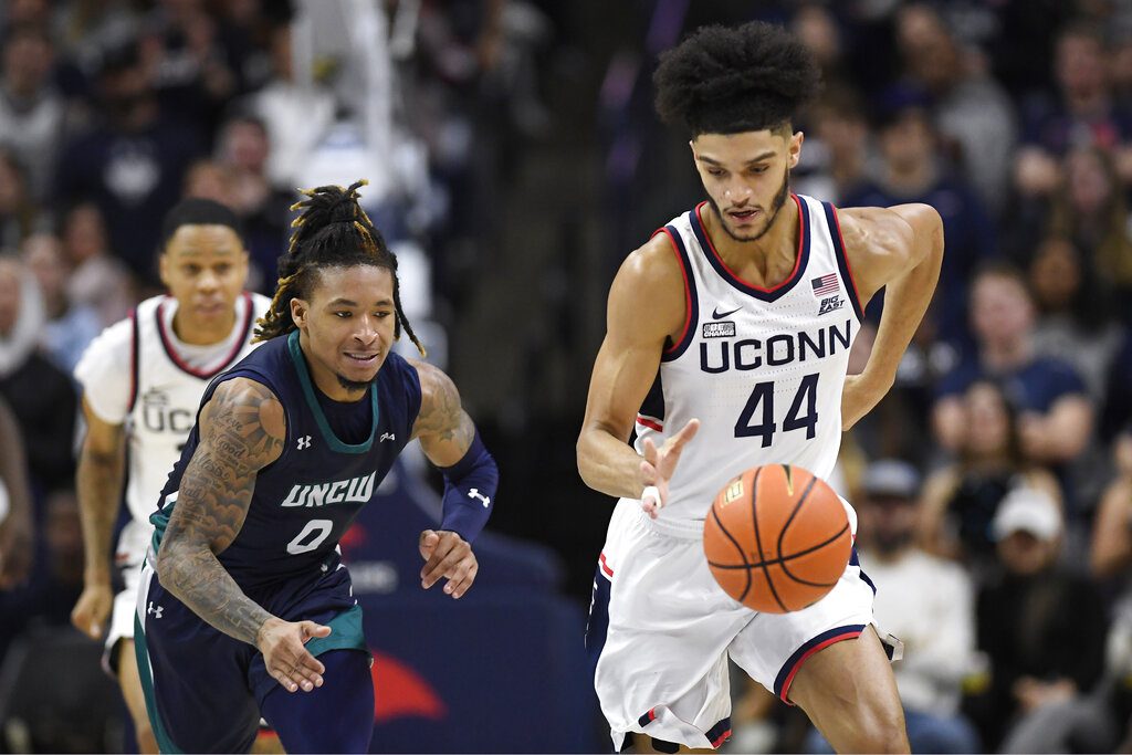 College Basketball Roundup: No. 25 UConn tops UNC Wilmington | The North State Journal