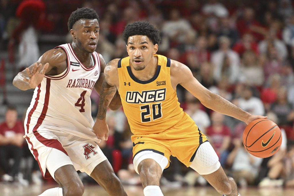 College Basketball Roundup: UNC Greensboro pulls off upset at No