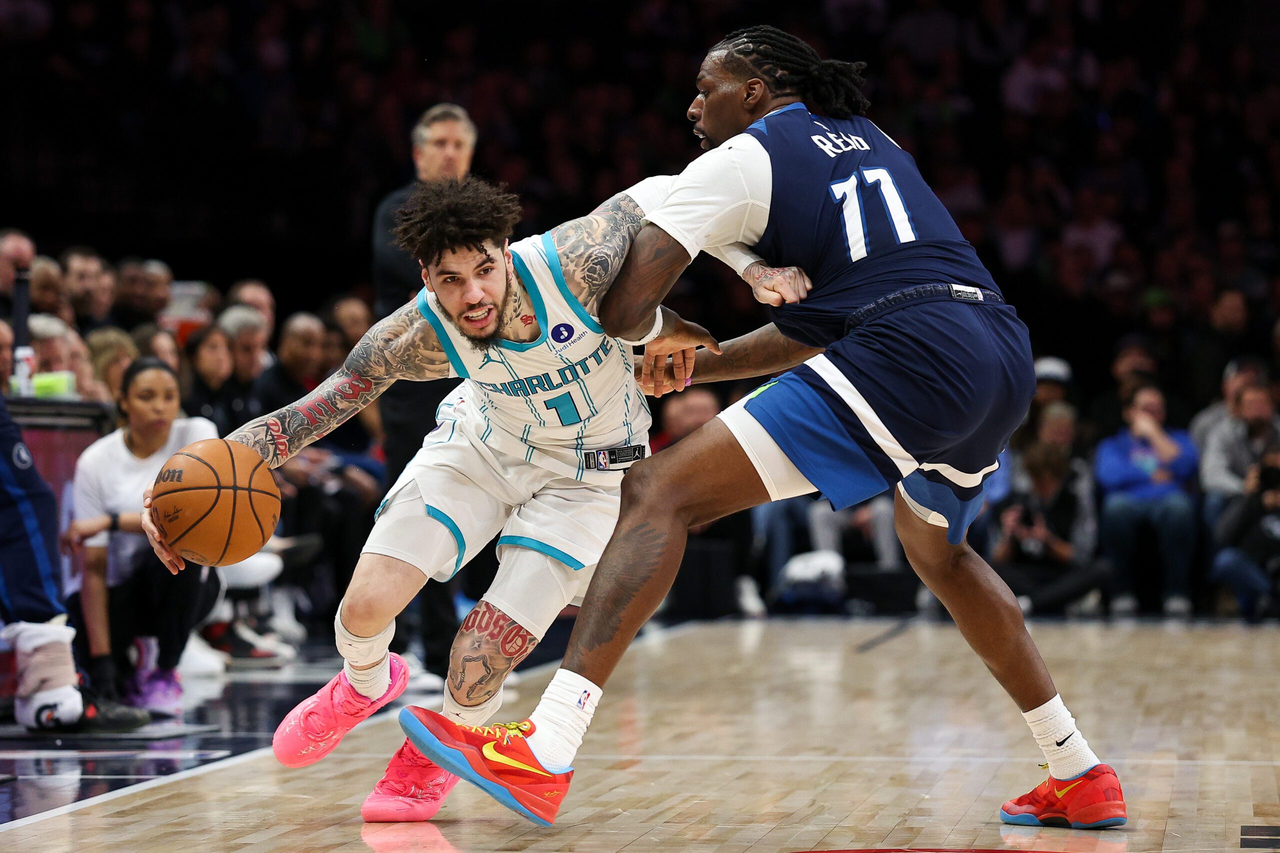 Hornets remain in thick of playoff race entering final games