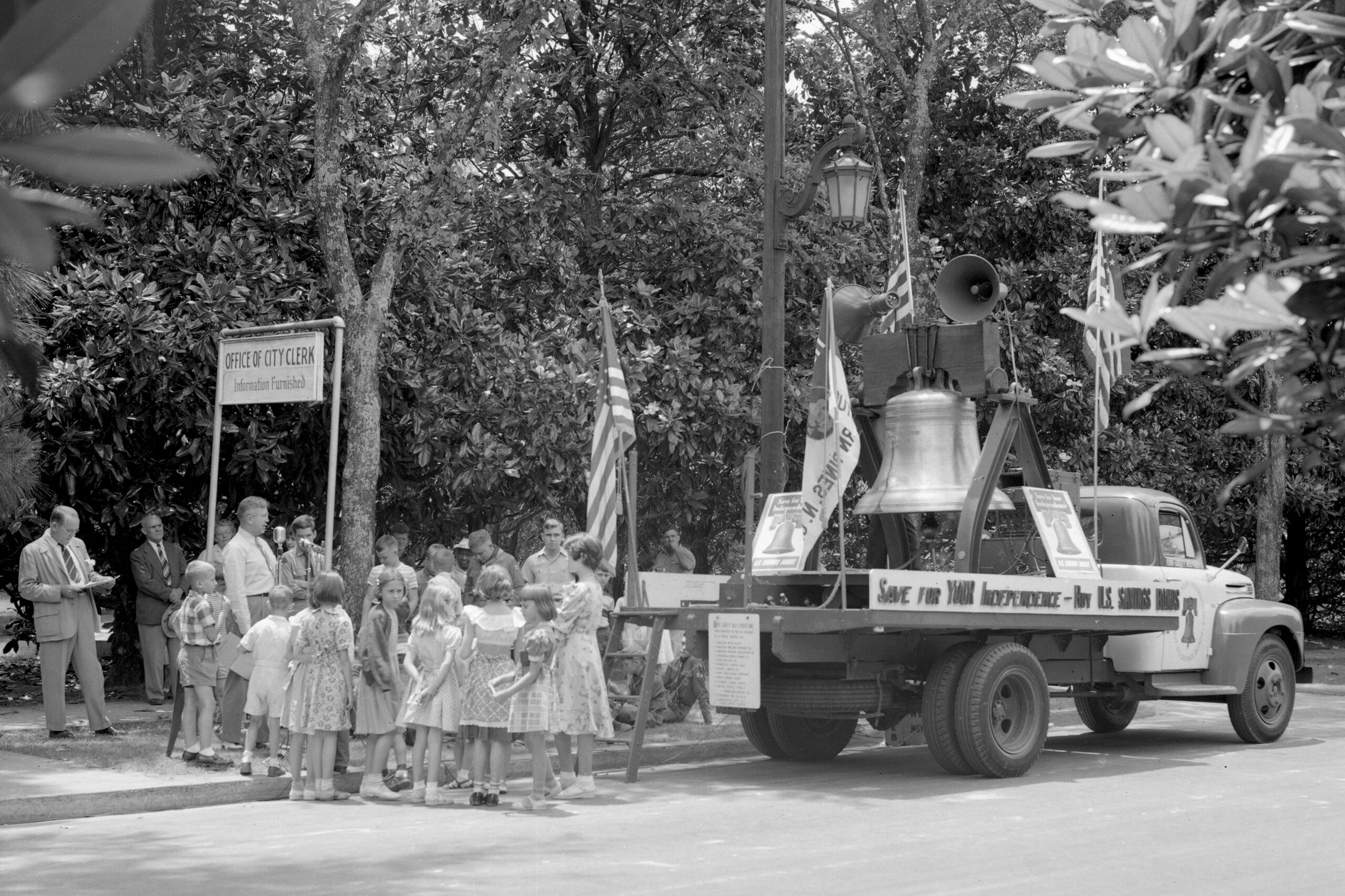 Far from Philadelphia original, fans hunt for Liberty Bell replica in each state